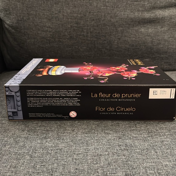 LEGO Plum Blossom Botanical Collection - Picture 10 of 13